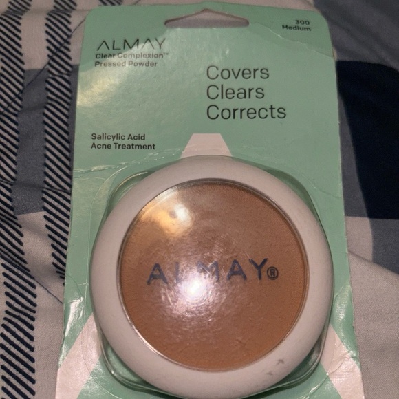 Almay Clear Complexion Pressed Powder NEW! - Picture 7 of 8